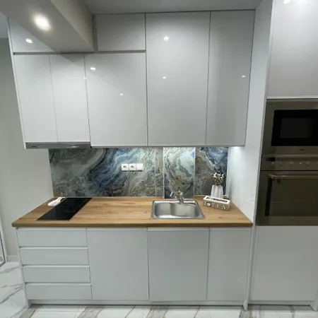 Agora Luxury 7 Loutráki